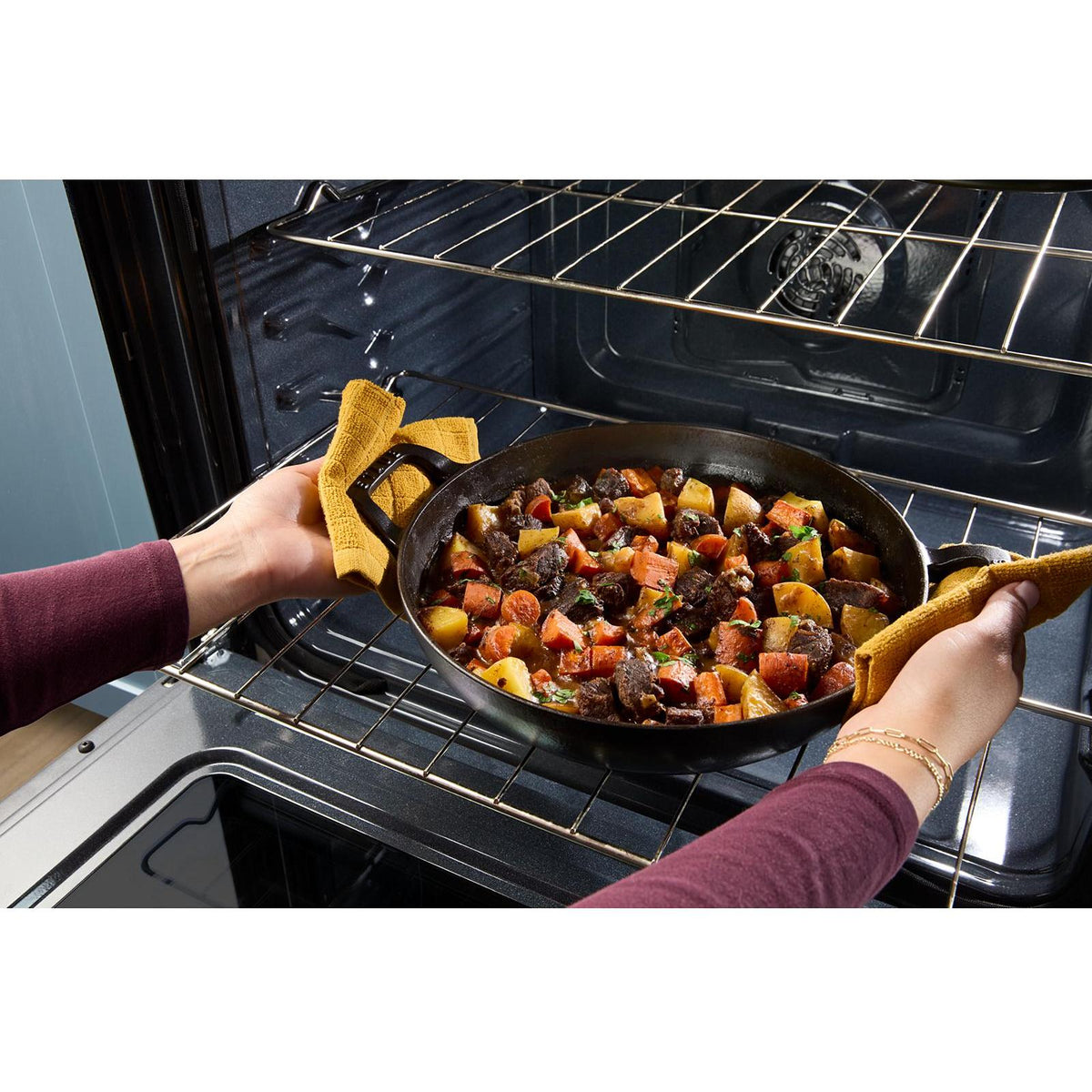  Whirlpool 30-inch Slide-in Electric Range with Wi-Fi YWSES3330TB IMAGE 11
