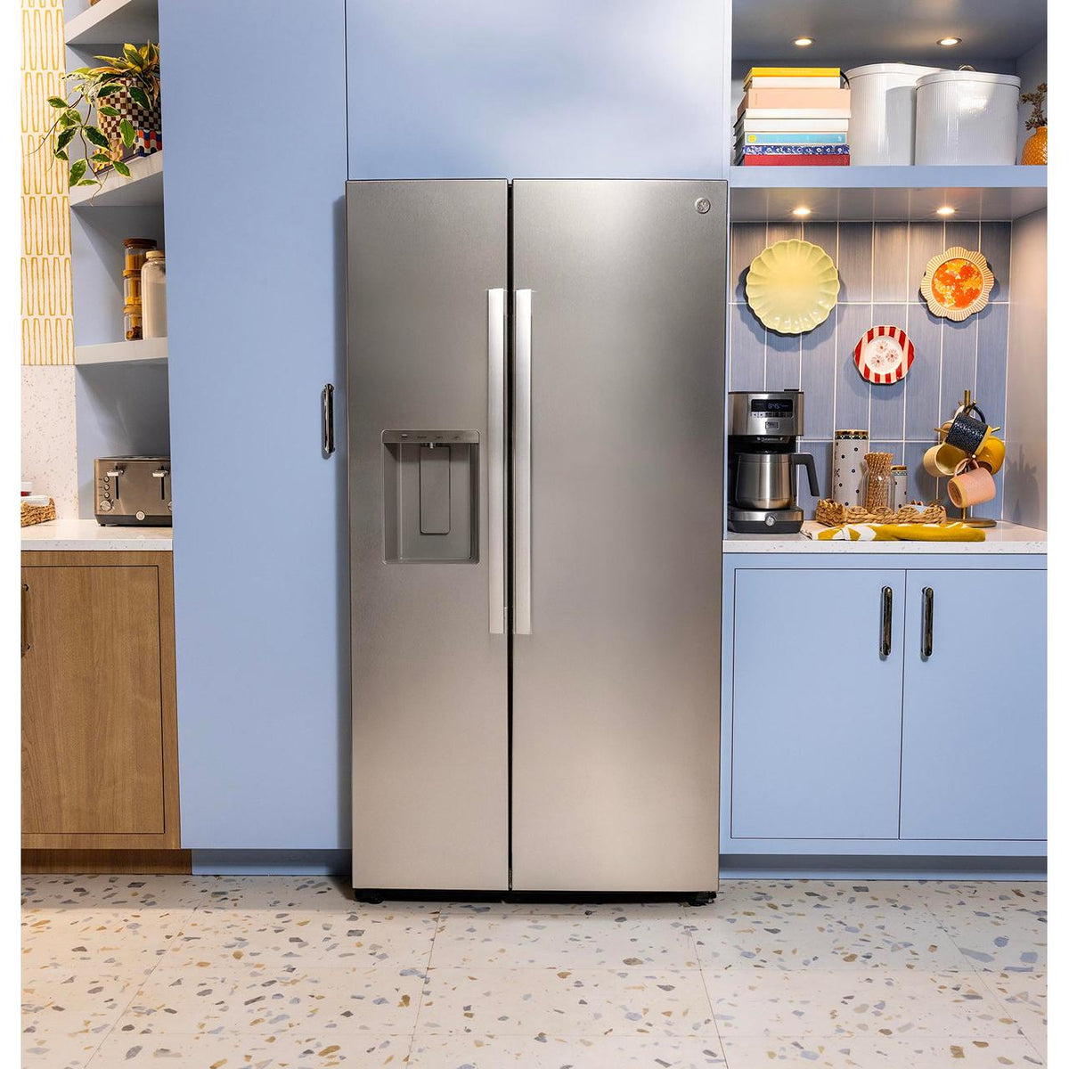  GE 27.9 cu. ft. Side-By-Side Refrigerator with Extra Tall Dispenser GSS28NYYFS IMAGE 16