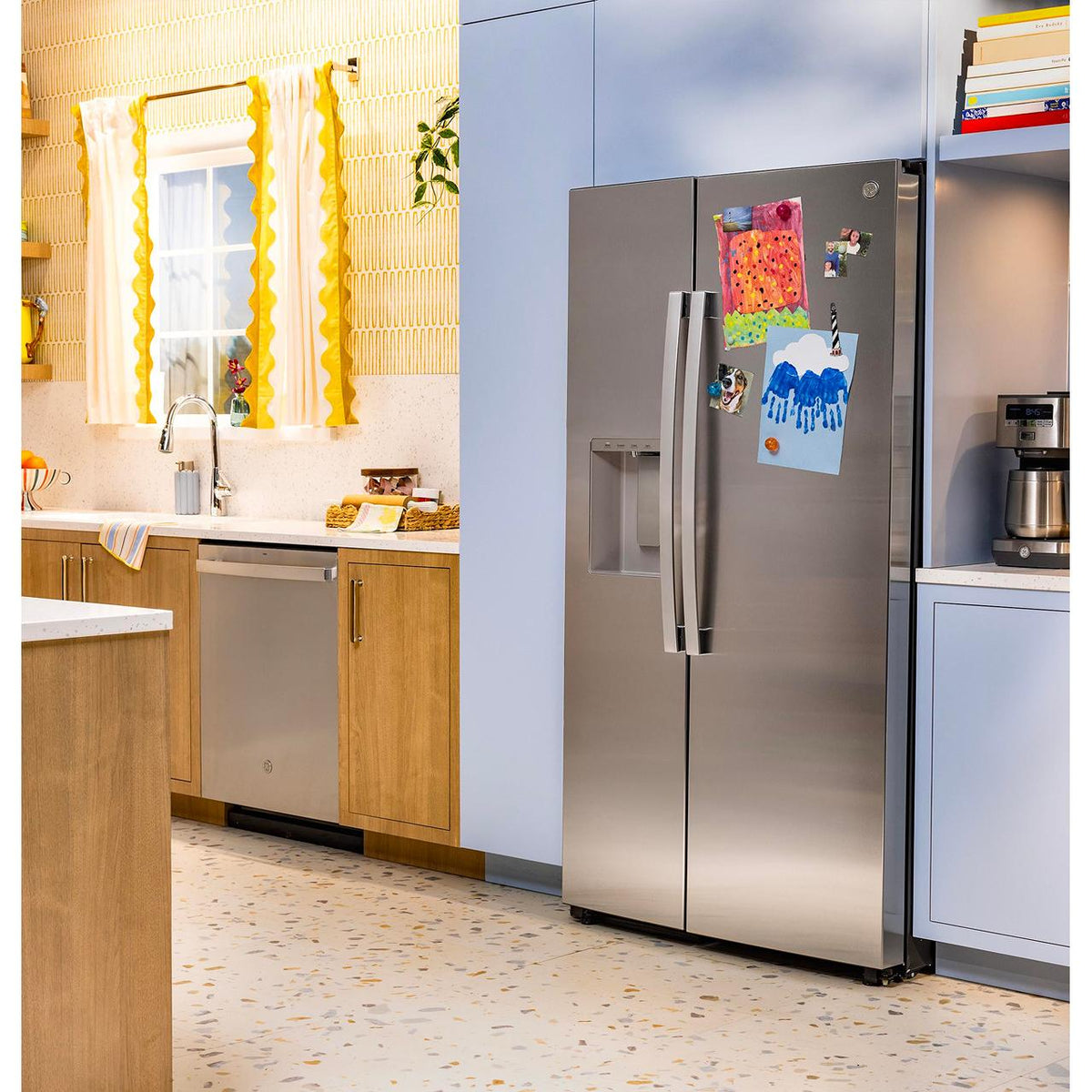  GE 27.9 cu. ft. Side-By-Side Refrigerator with Extra Tall Dispenser GSS28NYYFS IMAGE 18