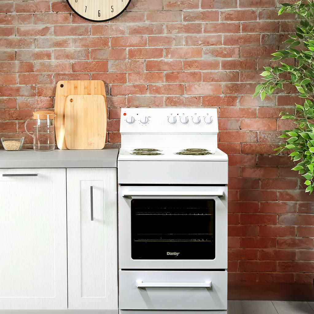  Danby 24-inch Slide-in Electric Range with Rear Controls DER240B1WC IMAGE 7
